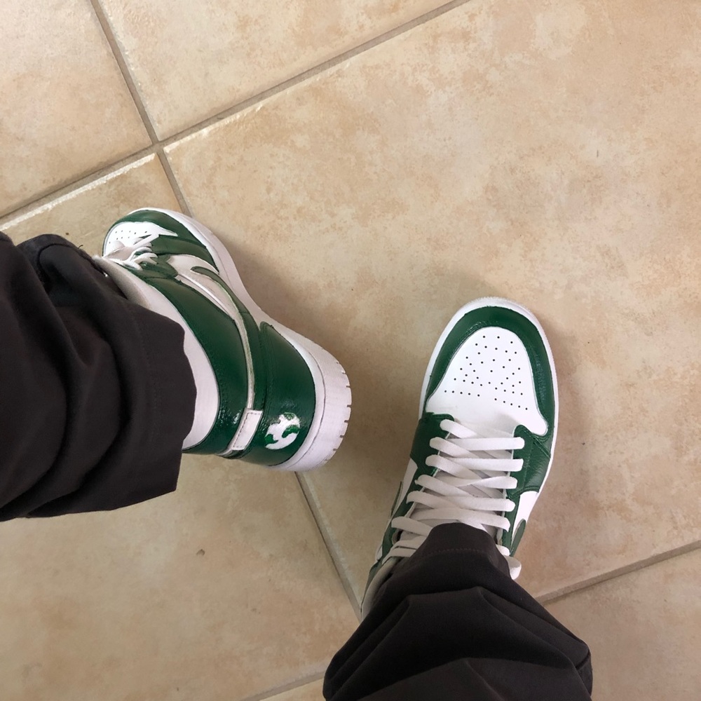Customized Jordan mids - Picture 2 of 4